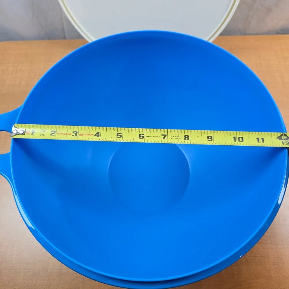 Tupperware Thatsa Huge Mixing Bowl Blue White Seal Lid 32 Cup, 7.8L #2539
